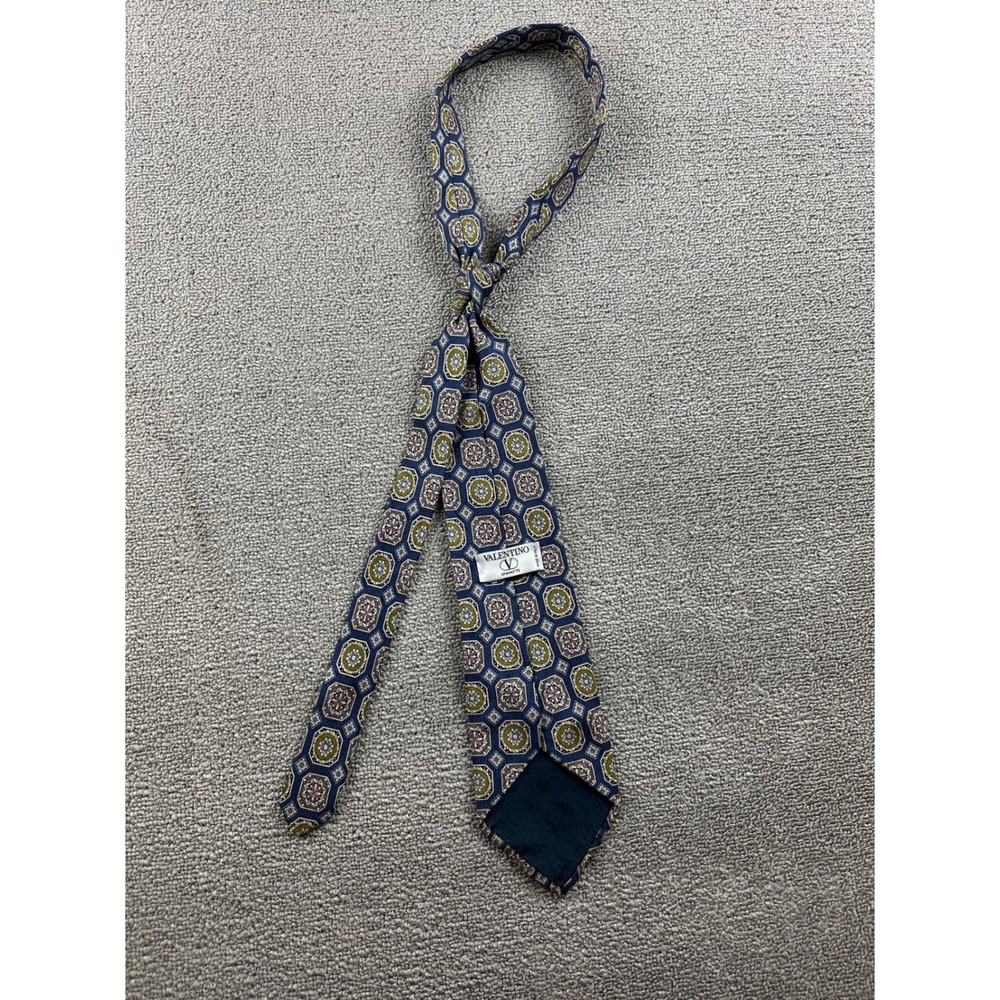 Vintage Valentino Cravatte Neck Tie Men Blue Silk Geometric Medallion Italy Made - Picture 2 of 9